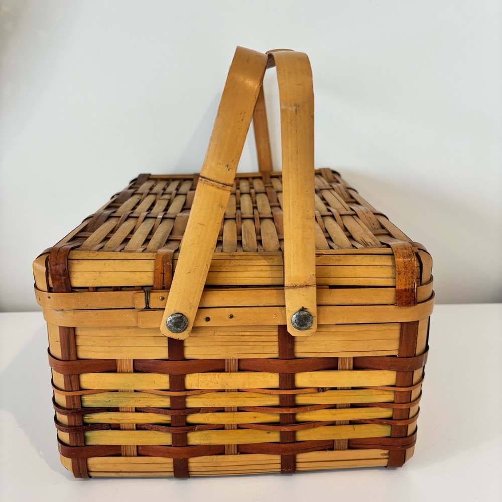 Vintage Bamboo wicker picnic basket 1970's made in Japan beige green hinged lid - Picture 4 of 13